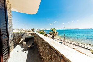 Chambre Quadruple Standard, balcon, vue mer | Terrasse/Patio