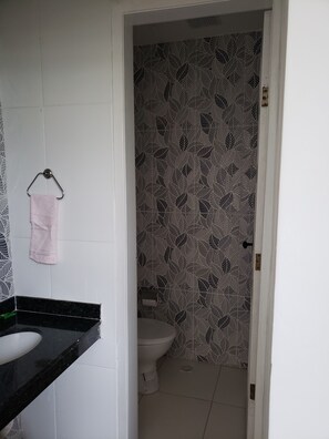 Bathroom - Centro da Cidade dois quartos com ar (Cabo Frio)