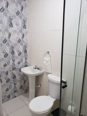 Bathroom - Centro da Cidade dois quartos com ar (Cabo Frio)