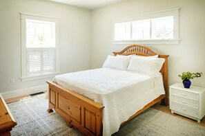 3 bedrooms, iron/ironing board, WiFi -  Edgartown/Martha's Vineyard. 3-bedroom house in amazing Edgartown & WiFi, AC (Edgartown)
