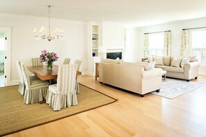 Living area -  Edgartown/Martha's Vineyard. 3-bedroom house in amazing Edgartown & WiFi, AC (Edgartown)