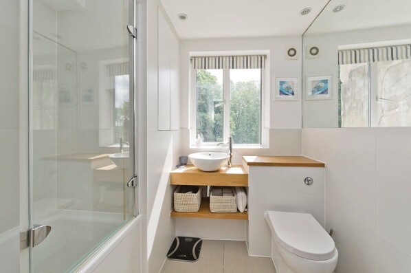 Apartment (3 Bedrooms) | Bathroom