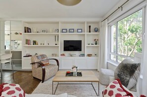 Living area - 3 Bedroom Apartment, Earls Court (London)