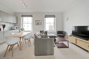 Apartment (1 Bedroom) | Interior - Large & Wonderful 1 Bed, Pimlico (London)