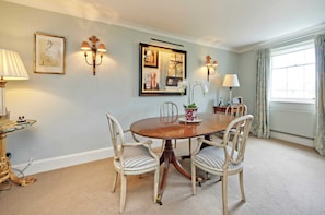 Interior - Beautiful & Spacious, 2 Bed in South Kensington (London)