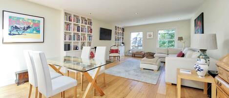 Apartment (3 Bedrooms) | Front of property