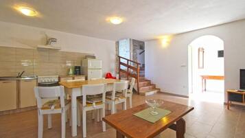 House, 2 Bedrooms, Private Pool, Garden View | Dining room