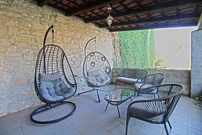 Comfortable Apartment With Pool and Garden