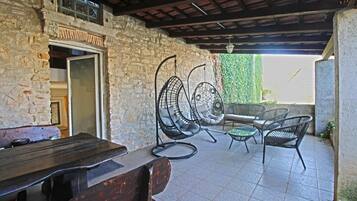 House, 2 Bedrooms, Private Pool, Garden View | Outdoor dining