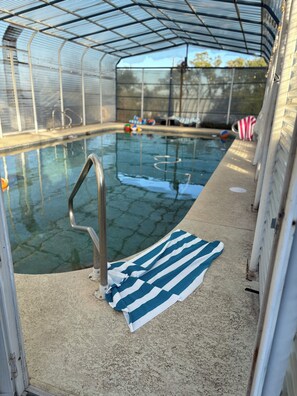 Lämmitetty uima-allas