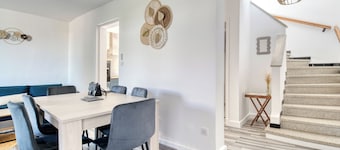3-bedroom house with garden and garage near town center and train station.