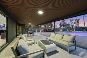 Outdoor dining - 6BD/5BA Ultimate Luxury Retreat/ Pool, Sports Courts, Putting Green/13 BEDS (Las Vegas)