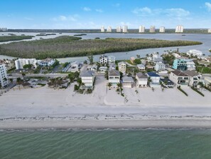 Beach - Private 3 bedrooms, 2 bathrooms Upper Level Suite 300 ft from Bonita Beach (Bonita Springs)