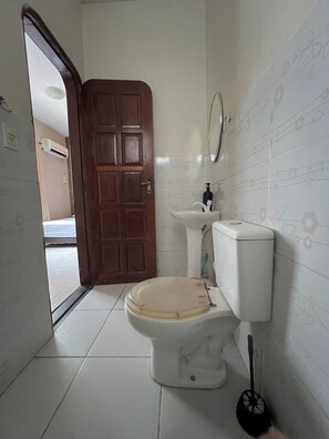 Shower, towels, soap, toilet paper - Apartment near the Amazon Arena Manaus-AM (Alvorada Manaus)
