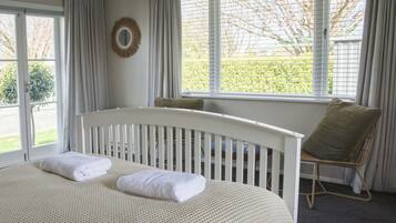 4 bedrooms, travel cot, free WiFi, bed sheets