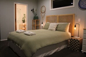 4 bedrooms, travel cot, free WiFi, bed sheets - Villa Desa your cozy Havelock North retreat 5 min walk to village centre (Havelock North)