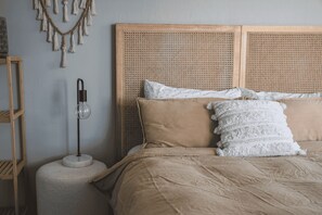 4 bedrooms, travel cot, free WiFi, bed sheets - Villa Desa your cozy Havelock North retreat 5 min walk to village centre (Havelock North)