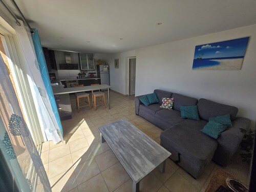 Lower villa with outdoor space in the heart of the village of Sarrola-Carcopino