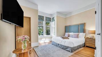 In-room safe, free WiFi