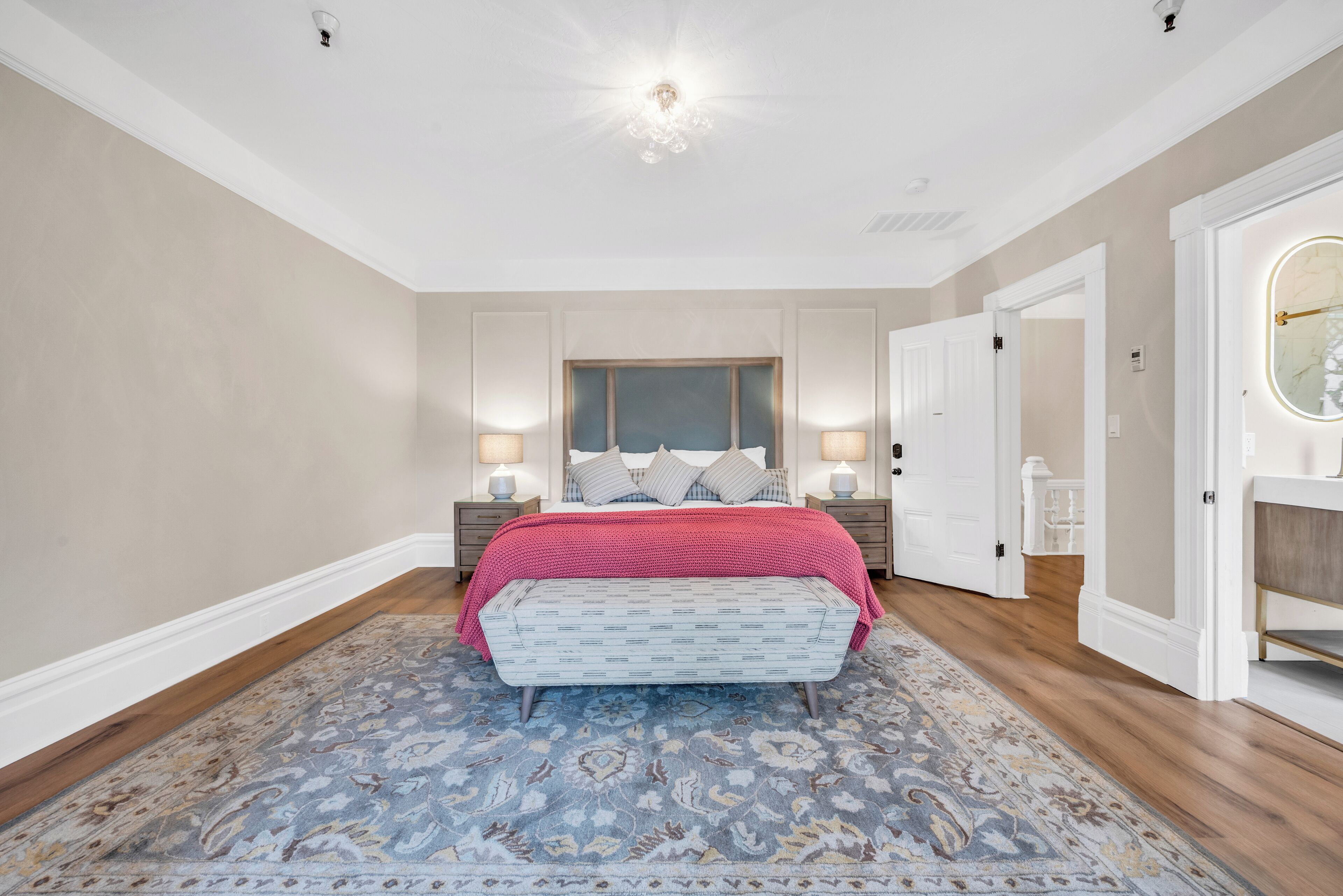 Deluxe Single Room, 1 King Bed | In-room safe, free WiFi