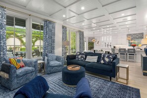 Living area - Luxury Bel Air Crest Escape (Los Angeles)