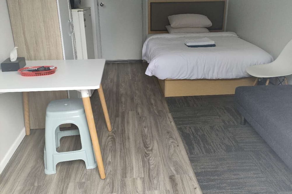 1 Double and 1 sofa bed Garden Chalet B