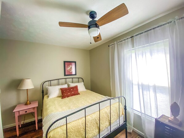 1 chambre, fer et planche à repasser, Wi-Fi gratuit, draps fournis