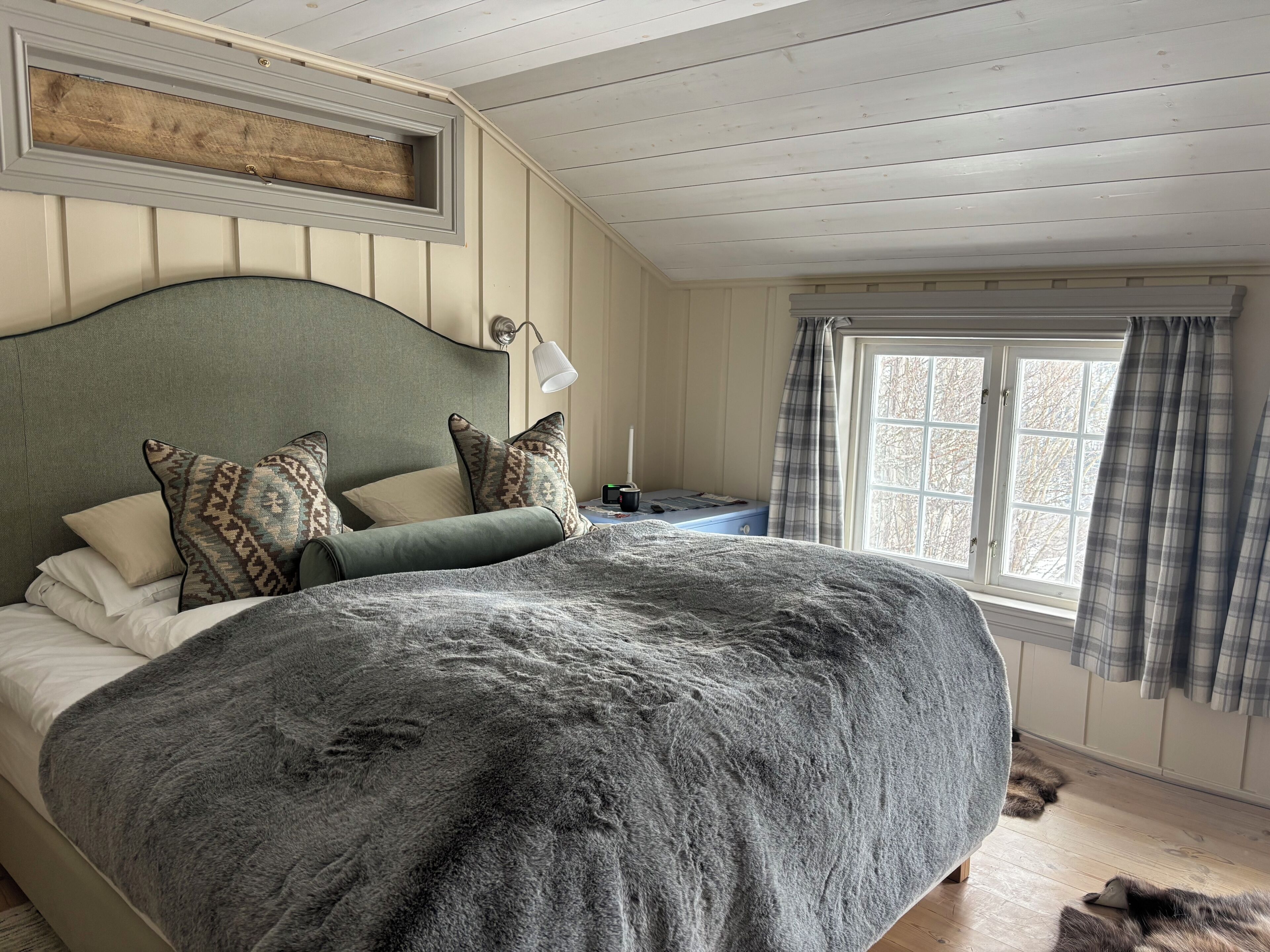 4 bedrooms, iron/ironing board, travel crib, free WiFi