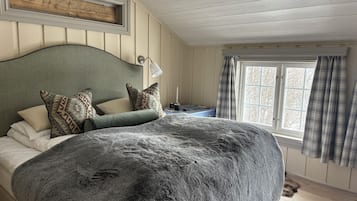 4 bedrooms, iron/ironing board, travel crib, free WiFi