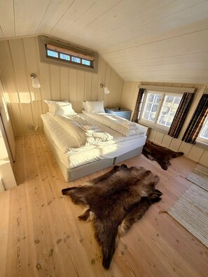 4 habitaciones, tabla de planchar con plancha y cuna de viaje 