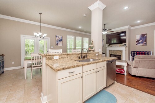 Only minutes from Chappapeela Sports Park and the Hammond Regional Airport.