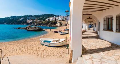 Golfet Apartment - Apt p/3 at 5min from the beach w/pool Wi-Fi and AC