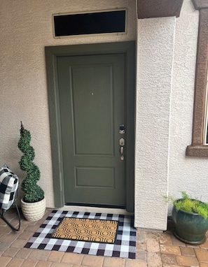 A green door with a keyhole and a small window above it. - Private Casita. 1 Bedroom, 1 Bath, Full Kitchen, dining. Living room. (Queen Creek)