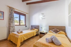 4 chambres, fer et planche à repasser, Wi-Fi gratuit, draps fournis