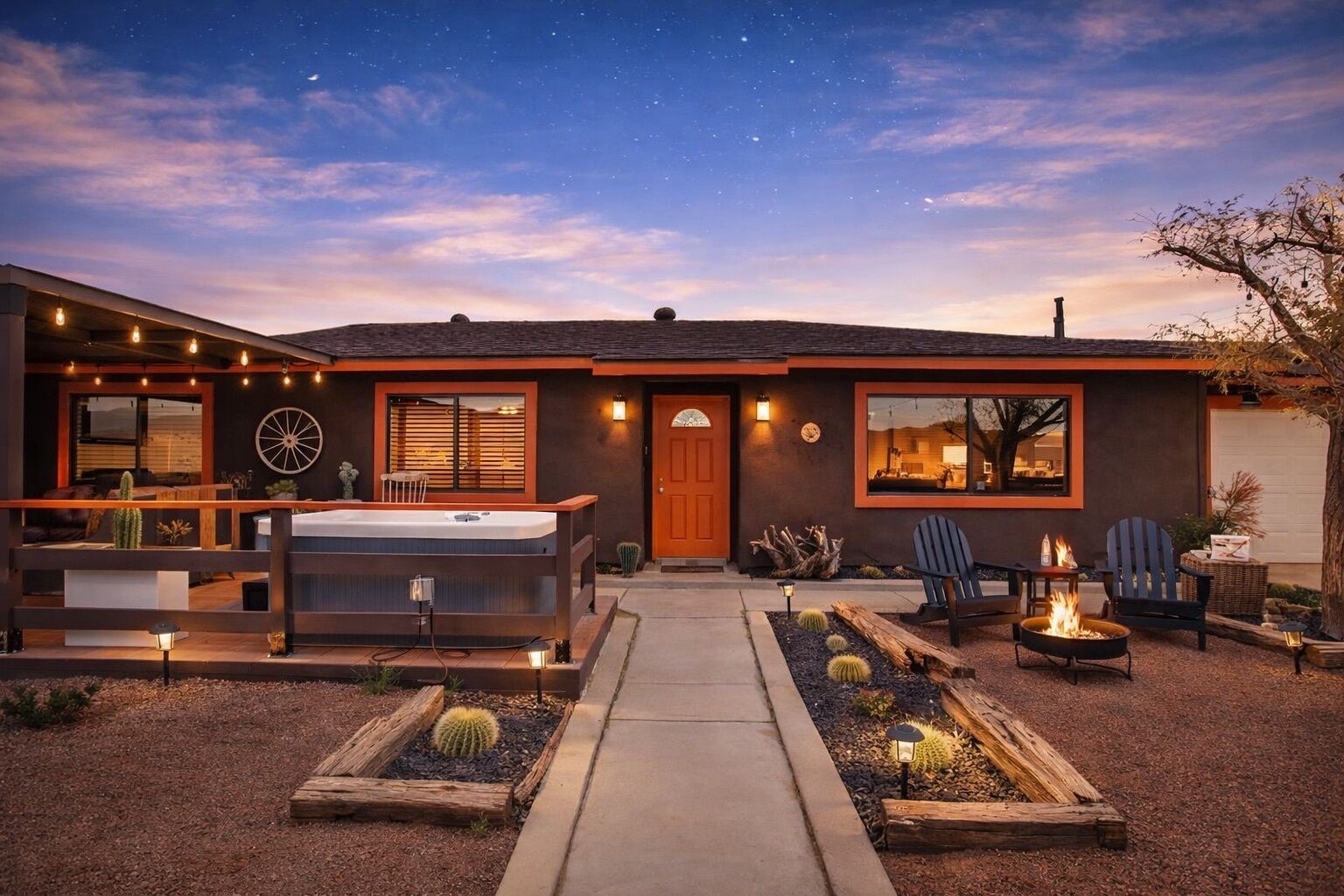 Una casa moderna con jacuzzi, mobiliario exterior y una chimenea.