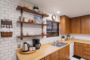 House, 3 Bedrooms, Private Pool, Mountain View | Private kitchen