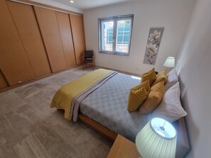 4 bedrooms, iron/ironing board, WiFi, bed sheets - Casa Bailey near Praia Verde (CASTRO MARIM)