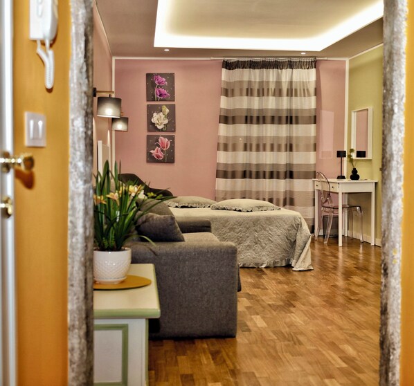 1 bedroom, iron/ironing board, WiFi, bed sheets