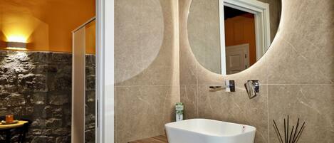 Dusche, Haartrockner, Bidet, Handtücher
