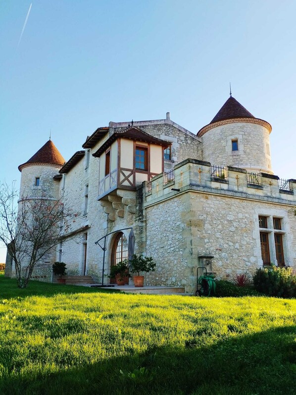 المنشأة من الخارج