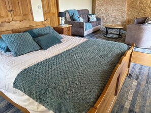 4 slaapkamers, een strijkplank/strijkijzer, wifi, beddengoed