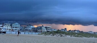 2-br apartment 1.5 blocks to beach in historic Ocean Grove with Peleton, Jaccuzi