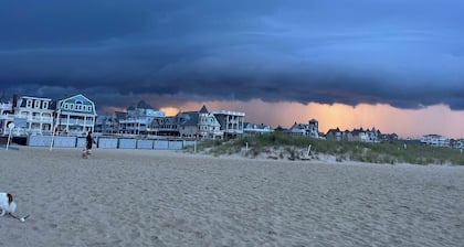 2-br apartment 1.5 blocks to beach in historic Ocean Grove with Peleton, Jaccuzi