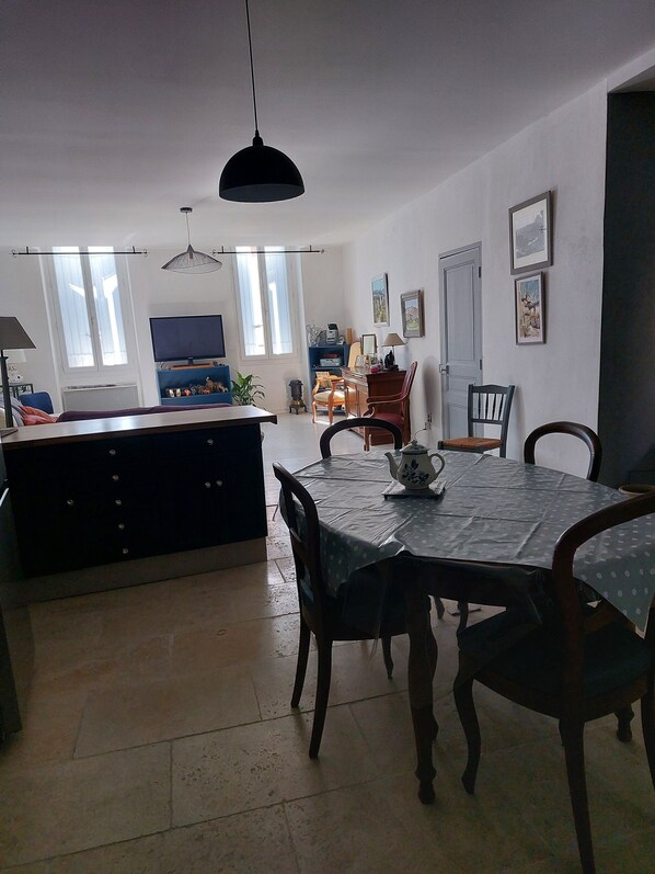 Dining - ground-floor apartment in village center (Bédoin)