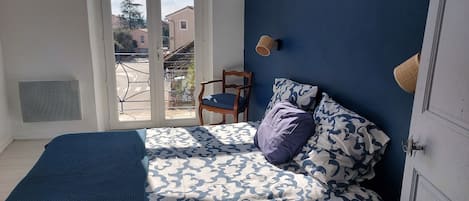 2 chambres, fer et planche à repasser, Wi-Fi gratuit, draps fournis