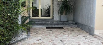 5 minutes from Beaulieu sur Mer beach, studio with fully-equipped kitchen, shower and WC.