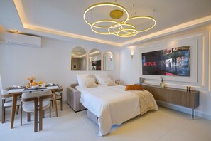 2 bedrooms, iron/ironing board, WiFi, bed sheets - Luxe Azure I Collection (Antibes)