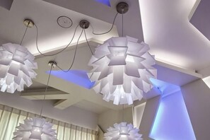 Ceiling-mounted, geometric light fixtures in a modern interior. - Tsai Hang B&B (Yilan)