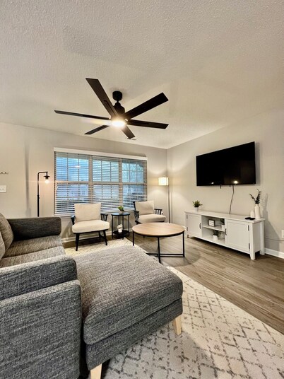 Modern 3BR Townhome - Whitewater Center + Roku TVs