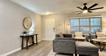 Modern 3BR Townhome - Whitewater Center + Roku TVs
